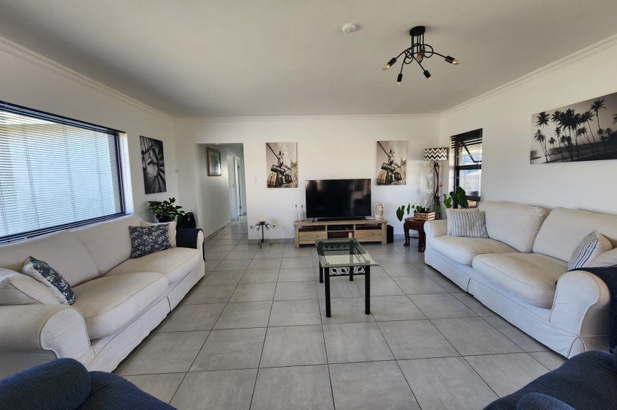 3 Bedroom Property for Sale in Wavecrest Eastern Cape